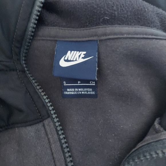 Nike. Jacket with hoodie. Big Boys Small. Black/Gray. - Picture 3 of 5